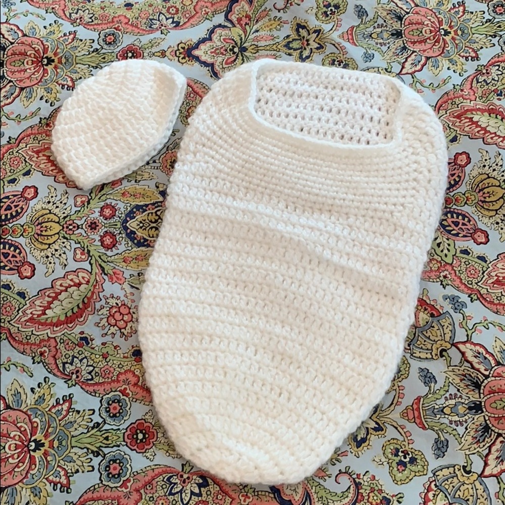 Crochet Bebe Pod baby bunting with hat.